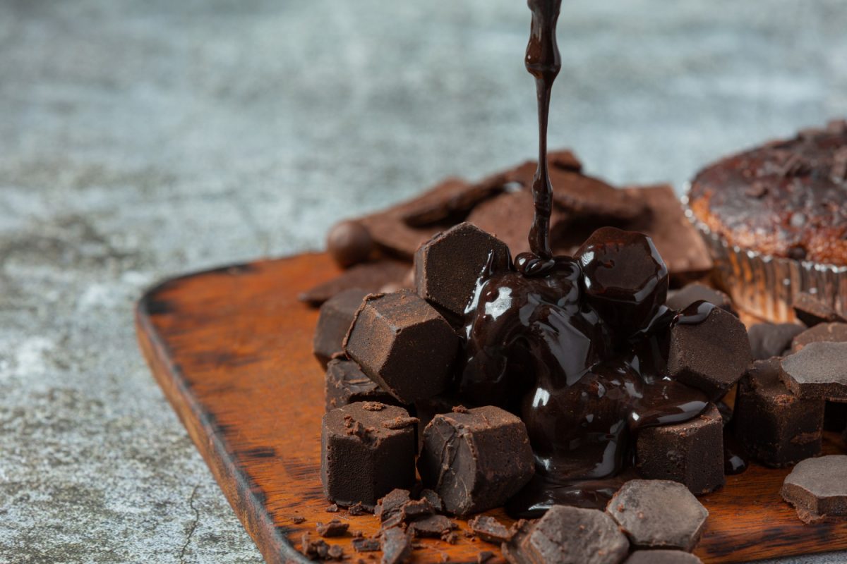 Polewa czekoladowa z czekolady i śmietany – gotowa w dwie minuty!