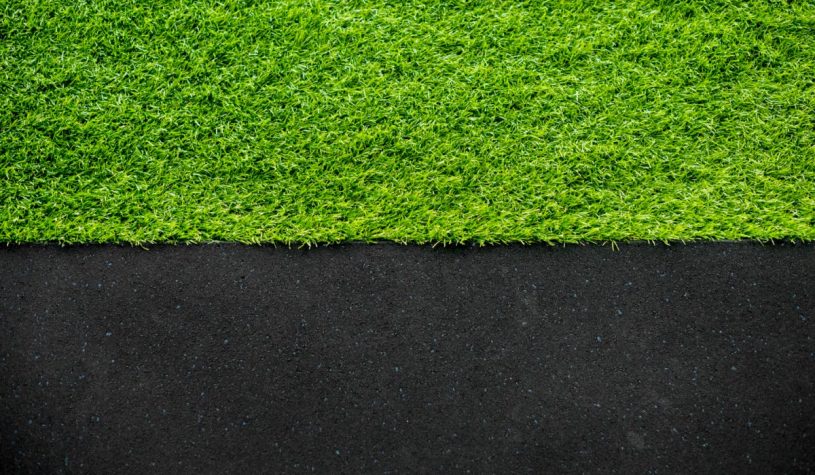 Sztuczna trawa na balkon – wady i zalety