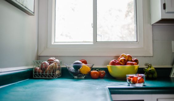 Dekoracja okien kuchennych – jak zrobić to estetycznie?